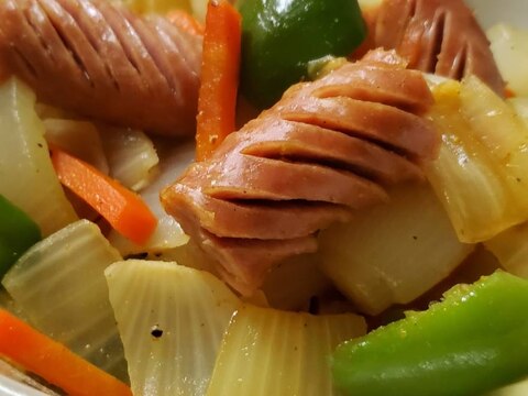 ソーセージと三色野菜のカレーソテー